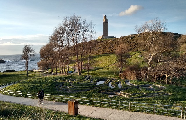 En el Día de los Faros, resaltamos La Torre de Hércules, un faro en la ciudad gallega de A Coruña, cuyo emplazamiento data del siglo I (en tiempos del Imperio Romano)