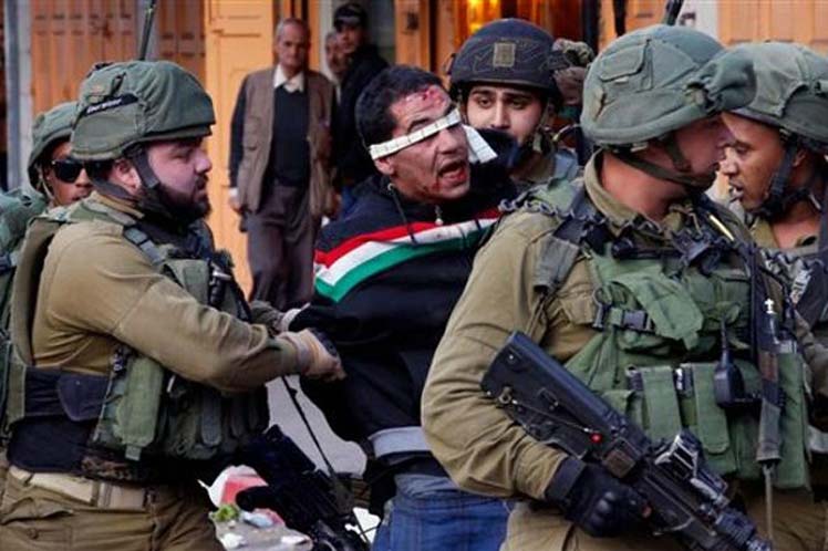 Policía israelí reprime a Palestinos