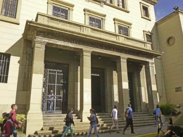 Fachada del edificio del rectorado de la Universidad de Los Andes. Mérida, Venezuela