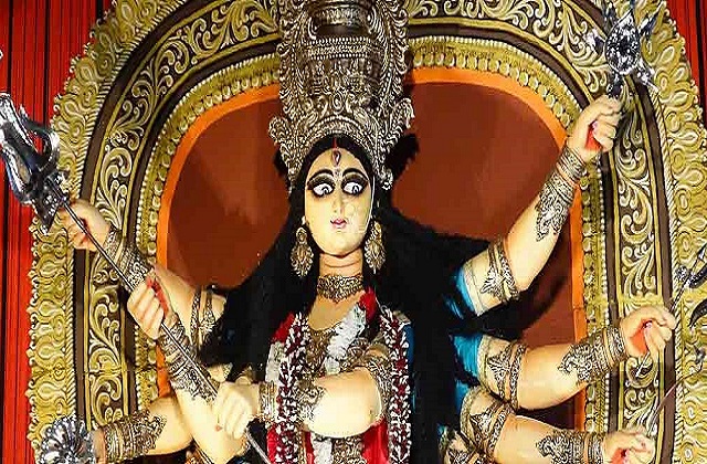 Las secretarias son como la Diosa hindú de varios brazos