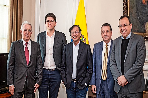 (VIDEO) Petro y Uribe se reunieron: &amp;quot;Dialogar construye civilizaciones ...