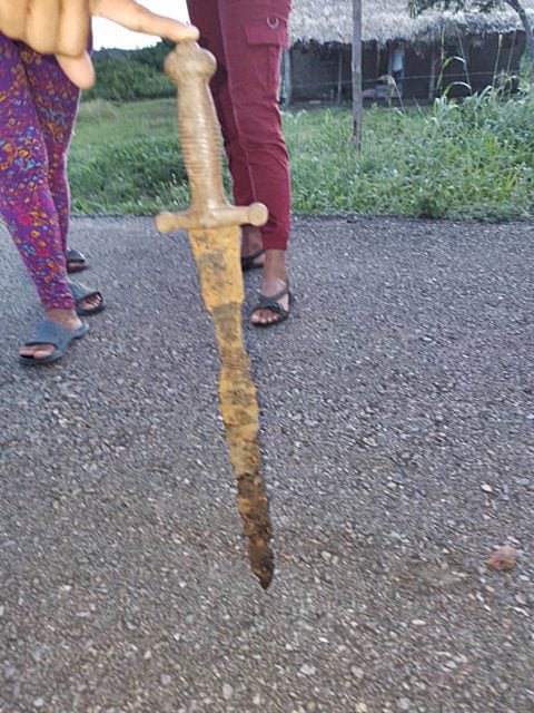 Espada antigua hallada en Sucre
