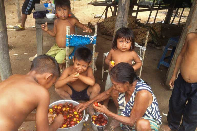 The people of La Colonial