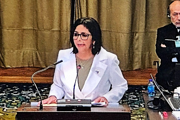 La vicepresidenta venezolana defendió los derechos históricos de su país en la Corte Internacional de Justicia.
