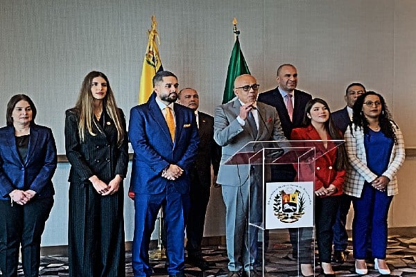 Delegación del Gobierno venezolano en México.