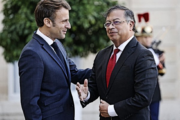 Los presidentes Macron y Petro.