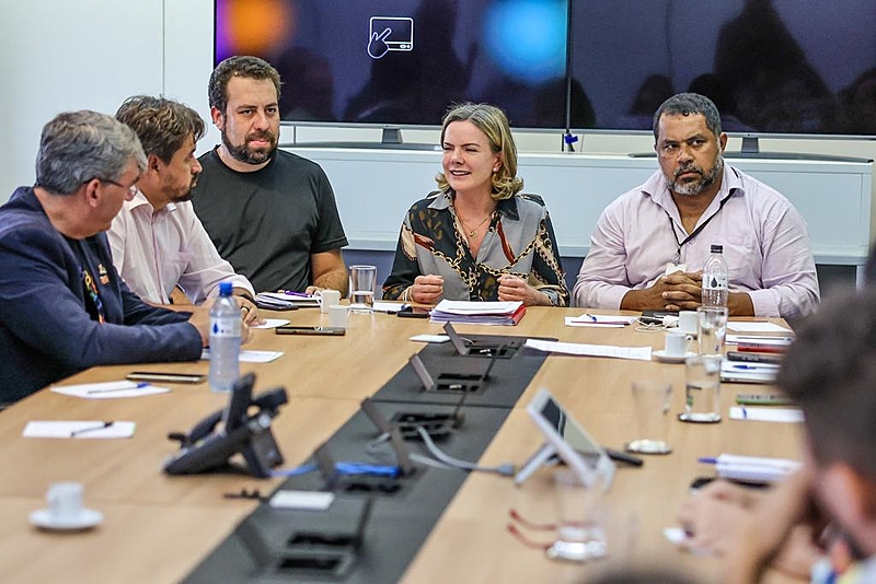 Reunión movimientos populares Brasil con equipo de transición de Lula