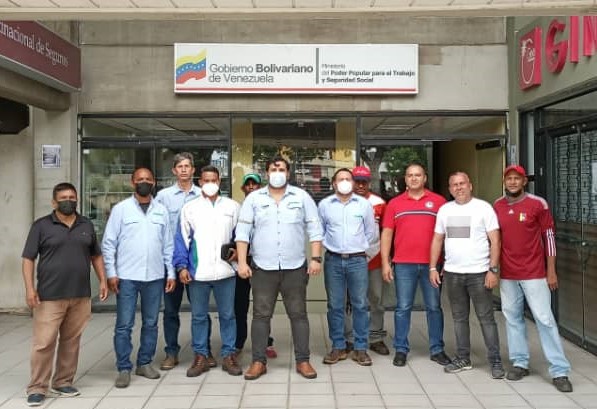 Delegación de trabajadores de Masisa ante la Inspectoría del Trabajo en Puerto Ordáz. Al centro, el vocero y Delegado de Prevención, Jean Mendoza  Jean Mendoza