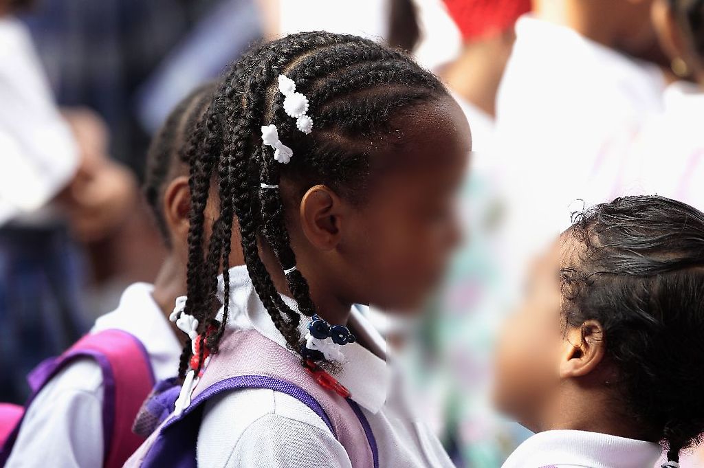 15 peinados fáciles y bonitos para niñas con el pelo afro