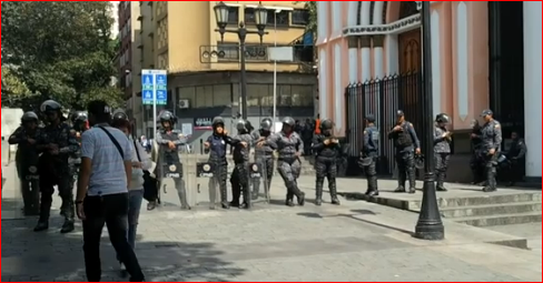 Acordonada policialmente toda la zona alrededor del Ministerio de Educación, en Caracas