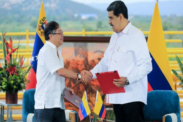 Los presidentes Petro y Maduro firman un acuerdo comercial entre Colombia y Venezuela.
