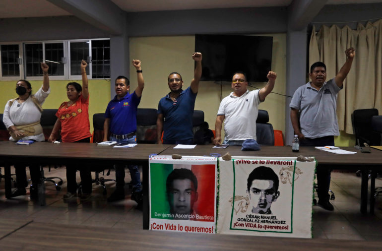 Reunión de organizaciones y familiares de los 43 de Ayotzinapa en Guerrero, México