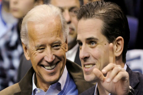 Biden y su hijo Hunter.