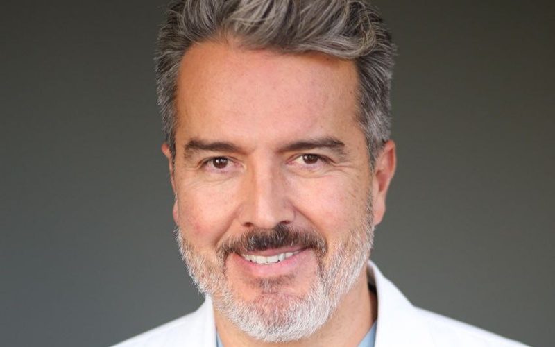 El doctor René Sotelo, urólogo-oncólogo venezolano
