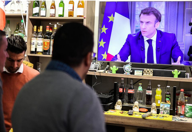 Macron en una entrevista televisada