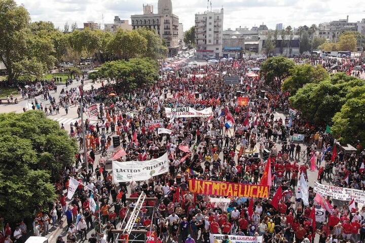 Gran movilización en Uruguay contra la reforma pensional de Lacalle