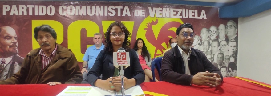 Neirlay Andrade junto a Oscar Figuera del Buró Político del PCV