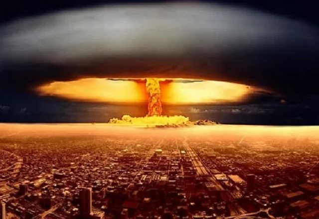 Imagen de explosión nuclear. Entre otras armas de destrucción masiva están las bombas atómicas que sobran en cantidad para acabar varias veces con la vida en todo el planeta.