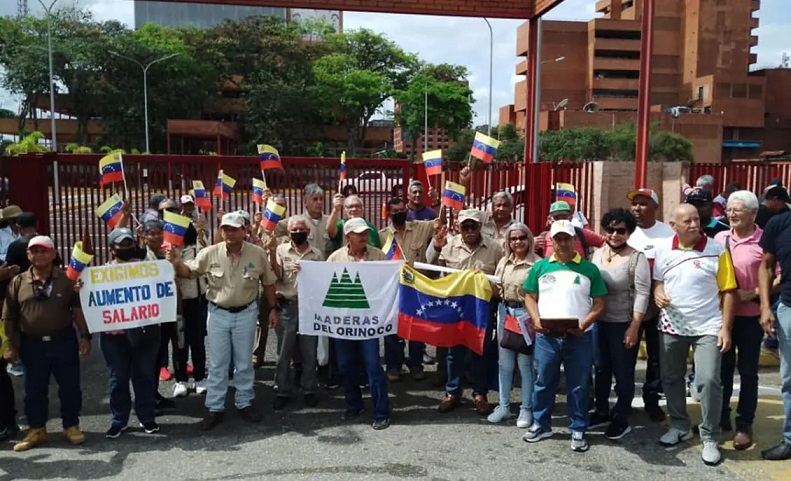 Trabajadores de Maderas del Orinoco protestaron frente a sede de la CVG