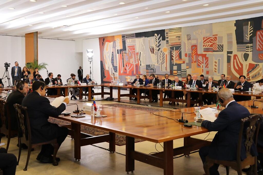 Presidentes de América del Sur presentes en reunión en Brasil