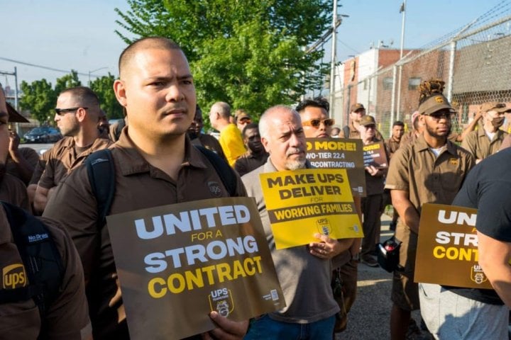 El sindicato camionero de UPS, que representa a 340000 trabajadores en todo EEUU