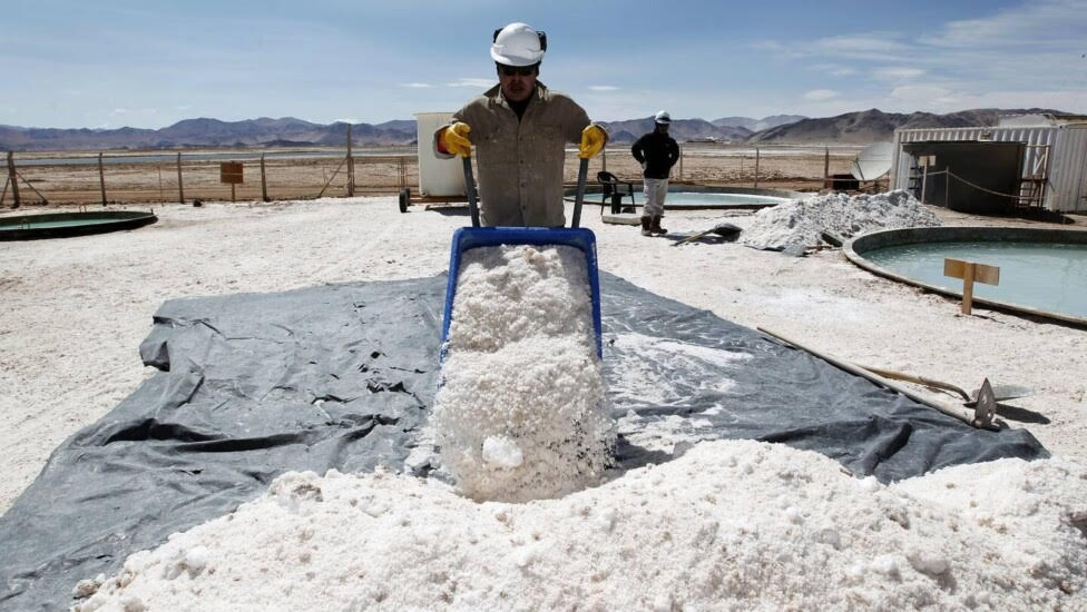 Explotación de litio en un salar boliviano