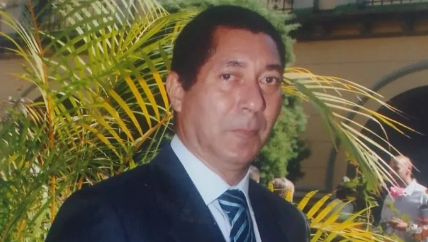 Prof. Miguel Narváez Profesor de Matemáticas de La Facultad de Ciencias de La Universitas de Los Andes -Mérida- Venezuela.