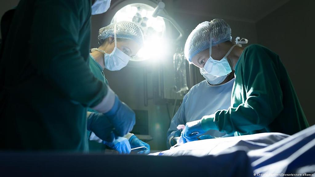 Los pacientes tratados por cirujanas obtienen mejores resultados postoperatorios
