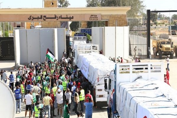 Los primeros vehículos que comenzaron a ingresar son de la Media Luna Roja Palestina y de la Agencia de las Naciones Unidas para los Refugiados Palestinos.