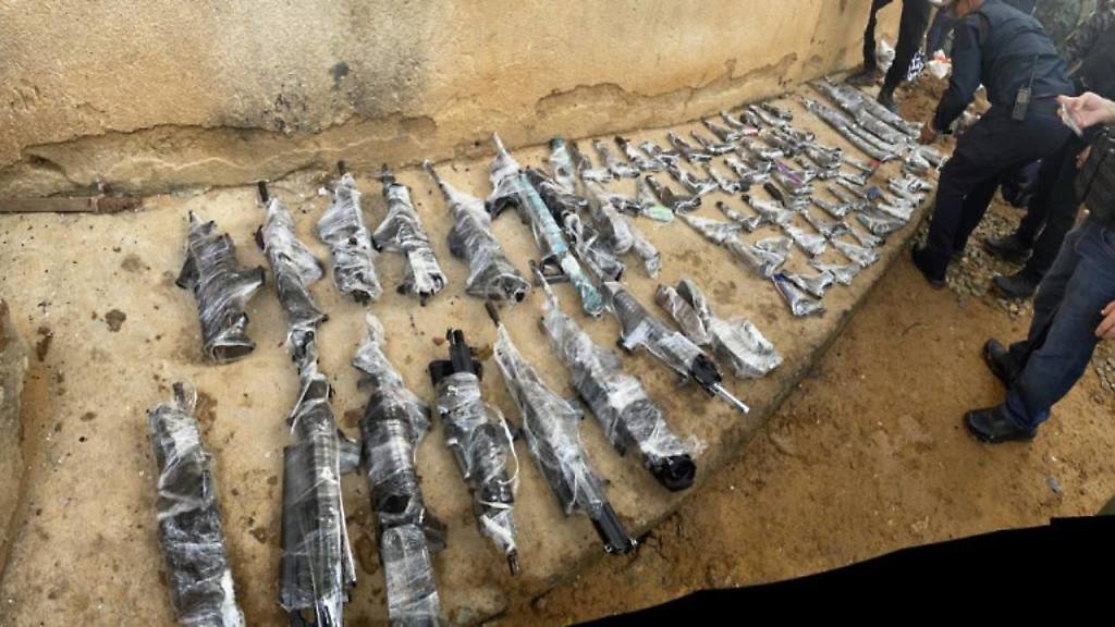 En la cárcel había una “caleta” de material bélico que incluía 158 armas de fuego, entre ellas 135 pistolas, 14 fusiles, 9 escopetas y una subametralladora