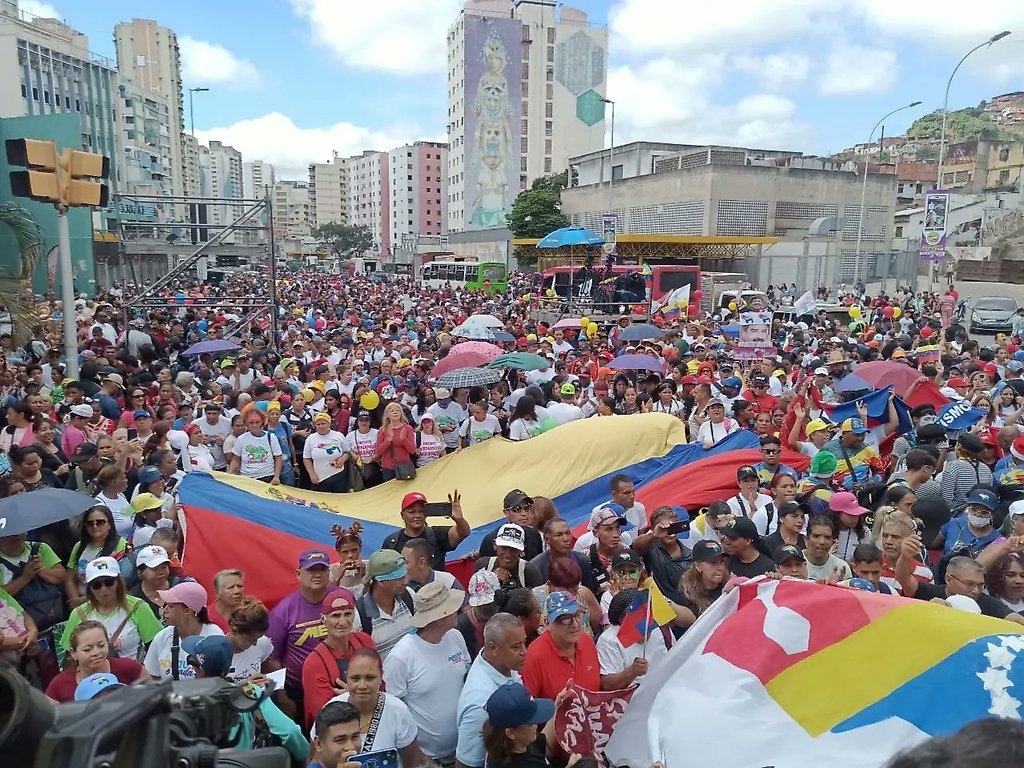Marcha en Caracas en homenaje a Chávez