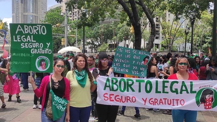 Activistas feministas a favor del aborto en Caracas