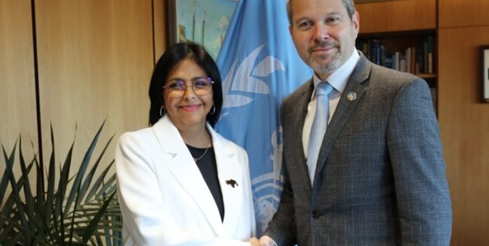 Vicepresidenta Delcy Rodríguez y el secretario general de la Organización Marítima Internacional (OMI), Arsenio Domínguez Velasco