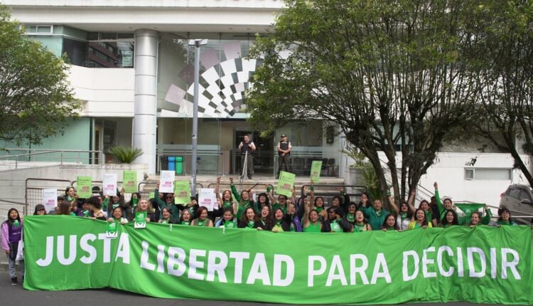 El Movimiento Nacional Justa Libertad interpuso una demanda ante la Corte sobre el aborto en Ecuador