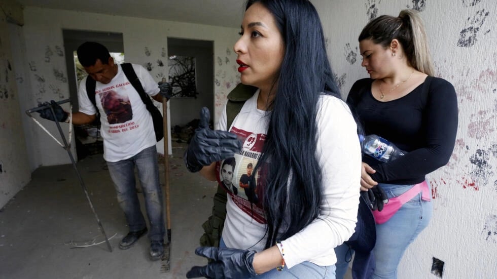 El colectivo Madres Buscadoras intenta encontrar a sus seres queridos desaparecidos el 31 de agosto de 2023 en Tlajomulco de Zúñiga, en el estado mexicano de Jalisco