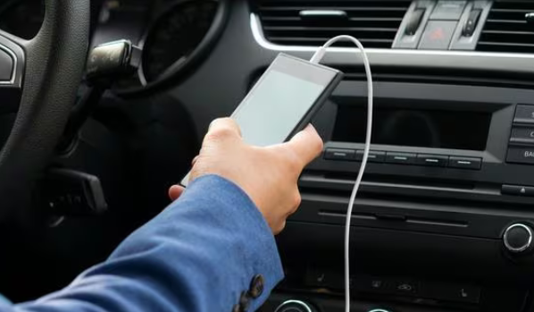 Muchos accidentes de tránsito se relacionan con el uso del celular