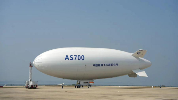 El dirigible tripulado para uso civil AS700, desarrollado independientemente por China