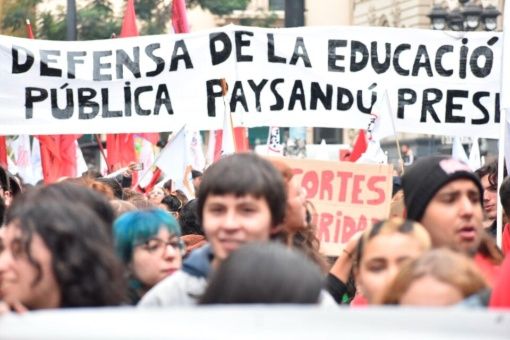 Trabajadores públicos uruguayos en paro nacional de 24 horas