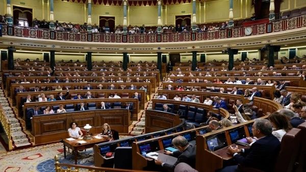 La oposición española planea hacer todo lo posible para impugnar la decisión parlamentaria en los tribunales