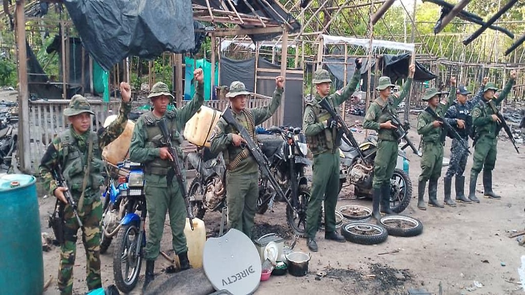 Militares venezolanos desmantelan campamento de minería ilegal en Amazonas