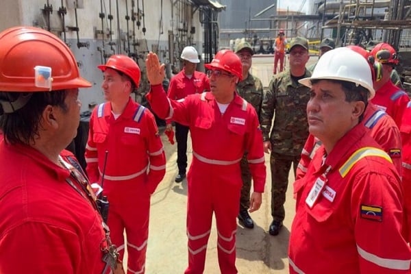 El ministro de Petróleo y presidente de la estatal, Pedro Rafael Tellechea, visitó la Refinería Cardón y aseguró que la producción petrolera sigue creciendo