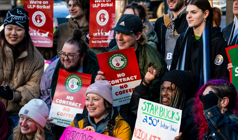 Miembros del sindicato Starbucks Workers United