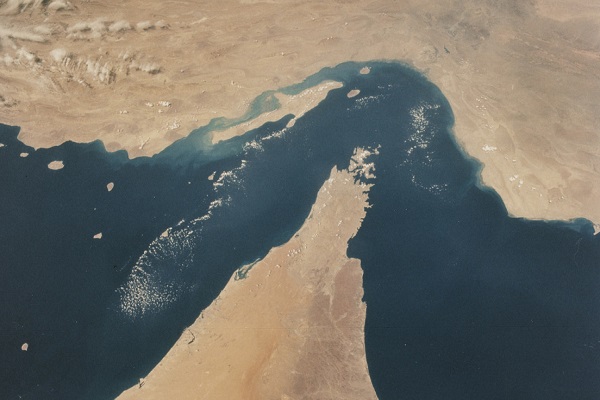 En medio de las crecientes tensiones entre Irán e Israel, aumenta la preocupación en la comunidad internacional ante la posibilidad de que Teherán decida cerrar el estrecho de Ormuz, la ruta de tránsito de hidrocarburos más importante del mundo.