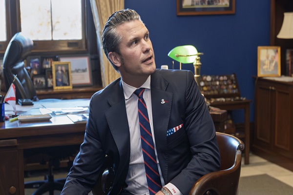 Pete Hegseth afronta varias acusaciones, que incluyen embriaguez en eventos de trabajo, conducta sexual inapropiada y posible mala gestión financiera.