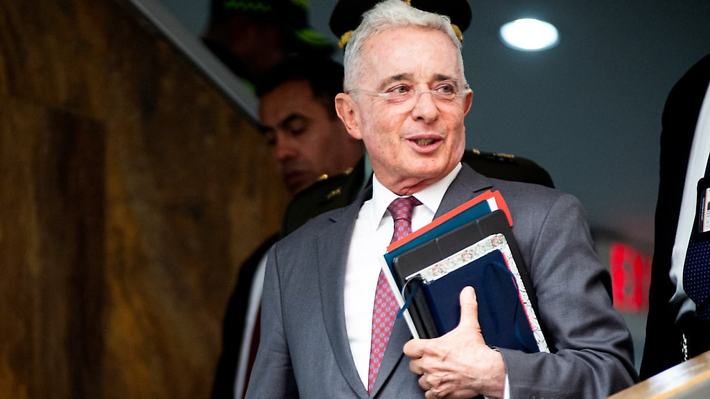 Tribunal de Bogotá ordena la libertad de Álvaro Uribe "mientras se resuelve apelación" a su condena