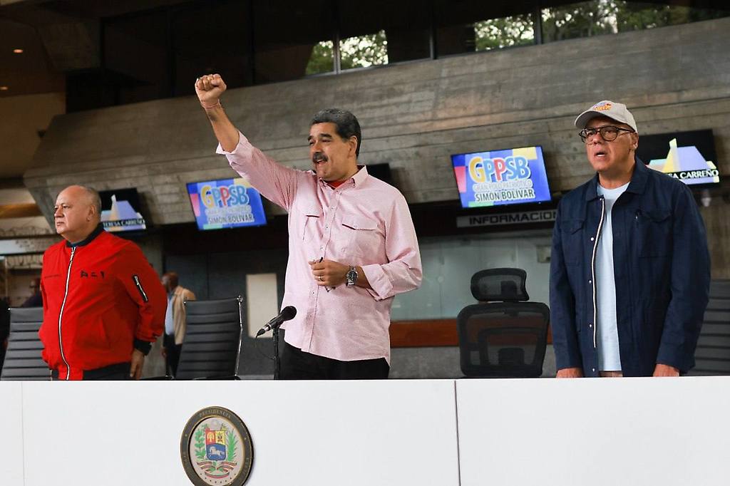 (VIDEO) Maduro ordena despliegue de 4,5 millones de milicianos: “Nosotros no dormimos, pero el imperialismo tampoco”