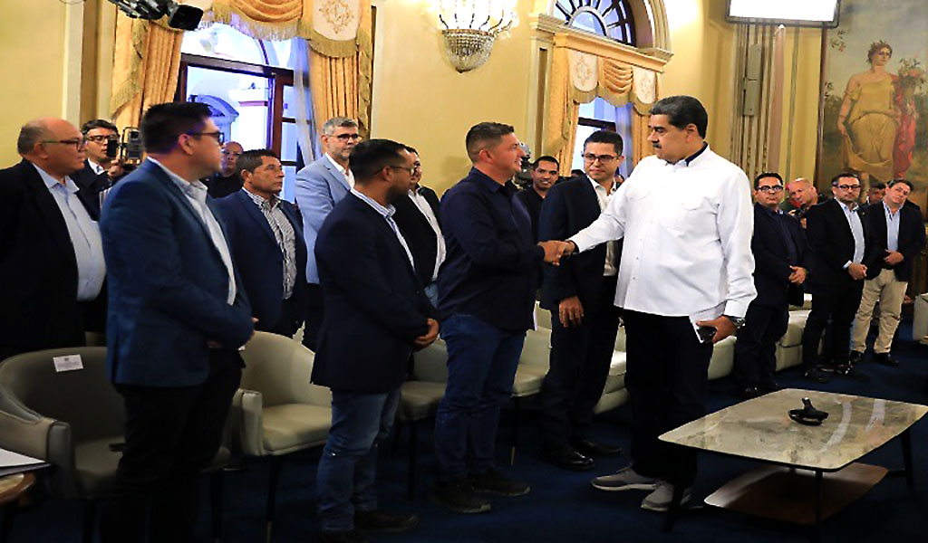 Predsednik Maduro se je sestal z opozicijskimi župani v Mirafloresu