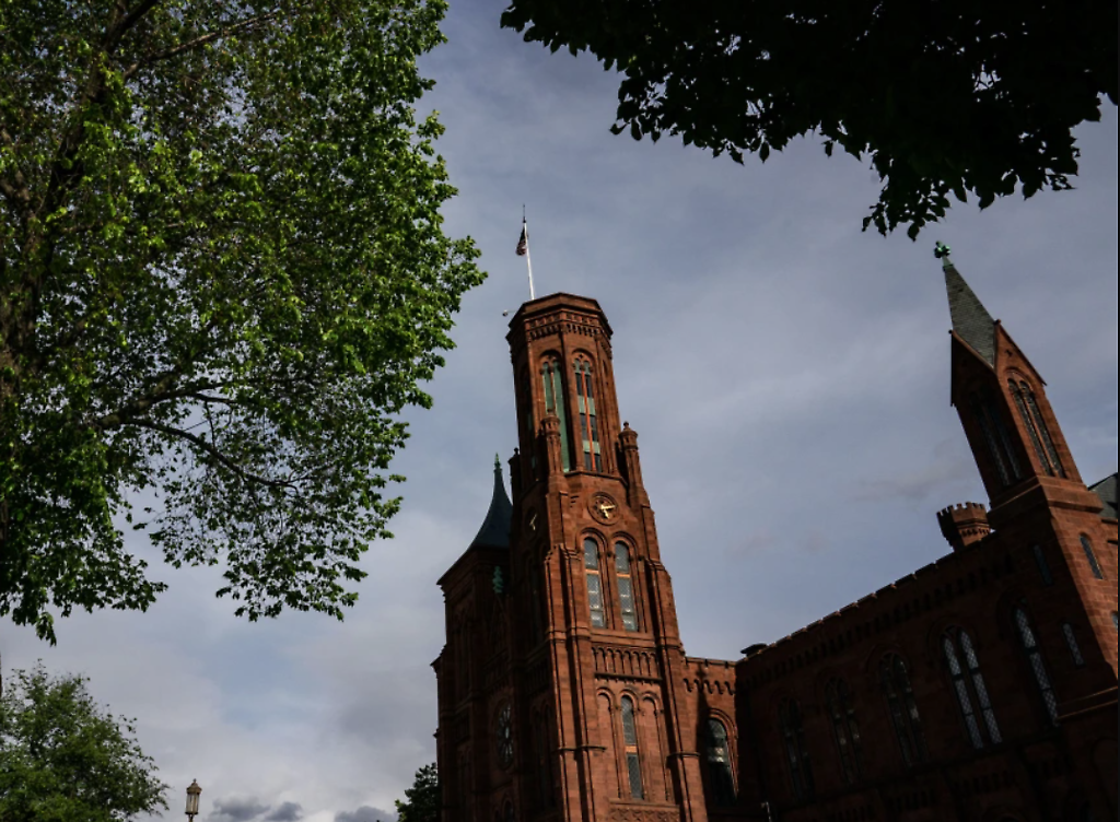 Trump dice que el museo Smithsonian se centra demasiado en "lo grave que fue la esclavitud"