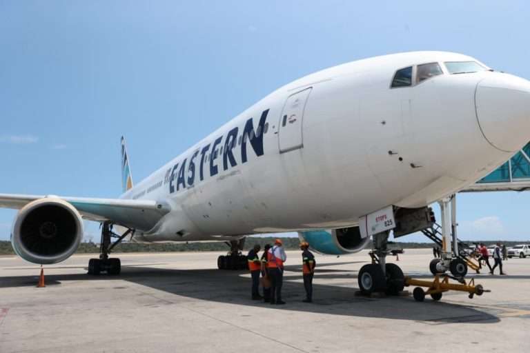 Avión de la aerolinea Eastern que trae a connacionales desde EEUU