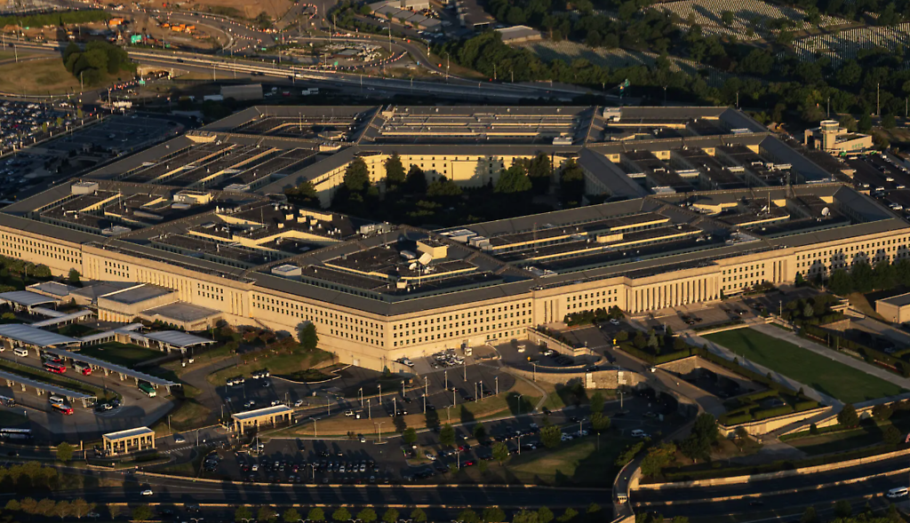 Donald Trump firma orden Ejecutiva para renombrar el Departamento de Defensa como Departamento de Guerra